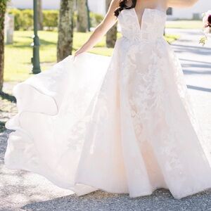 Strapless Floral Applique Ballgown Wedding Dress in Ivory